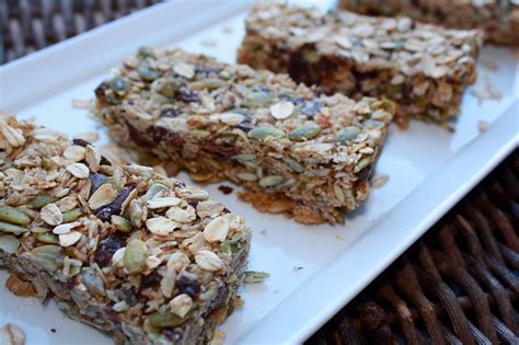 Superfood nut free granola bars made with toasted quinoa, oats, dried figs, sunflower seeds, pumpkin seeds, flaxseed and chia! Oat, Seed and Chocolate Granola Bars - For A Digestive ...