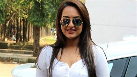 Sonakshi Sinha Picks A Comfy Slogan T Shirt For Her Sketching Session