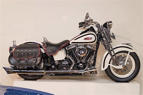 Canepa 1997 Harley Davidson Heritage Springer Is A New Take At Classic Harleys Autoevolution