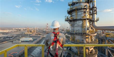 The cdu distills the incoming crude oil into various fractions. Petrofac starts up largest CDU in Kuwait - News for the ...