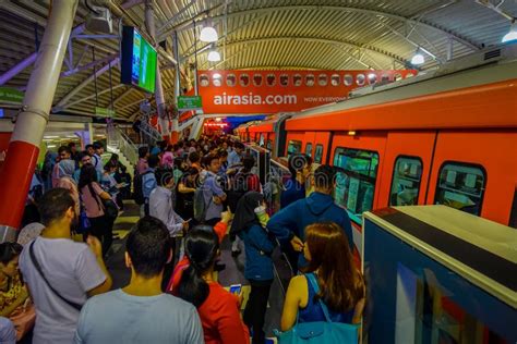 Kuala Lumpur Malaysia March 9 2017 Very Busy Train Station In The