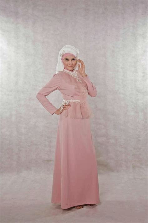 foto gambar desain baju gaun muslim wanita yang murah modis terbaru