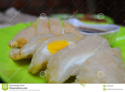 (fysiks), alamiah, dan (fsis), alam) adalah sains atau ilmu tentang alam dalam makna yang terluas. Pempek Kapal Selam Palembang Imagem de Stock - Imagem de ...