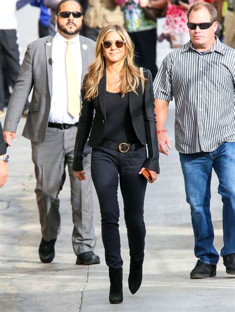 Jennifer Aniston Sabe Que Los Jeans Que Mejor Van A Los 50 Son Rectos