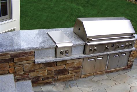 How To Create The Ultimate Outdoor Kitchen With Natural