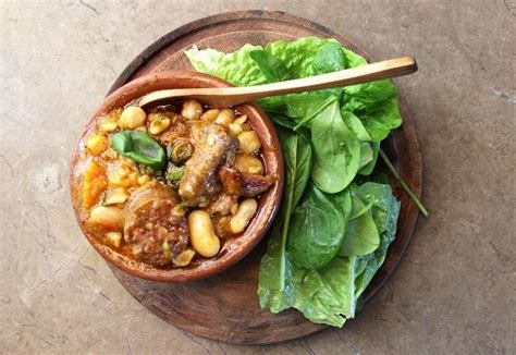 The tradition of eating certain foods to help celebrate cultural traditions dates back. Locro, un opoco de aquí y otro de allá