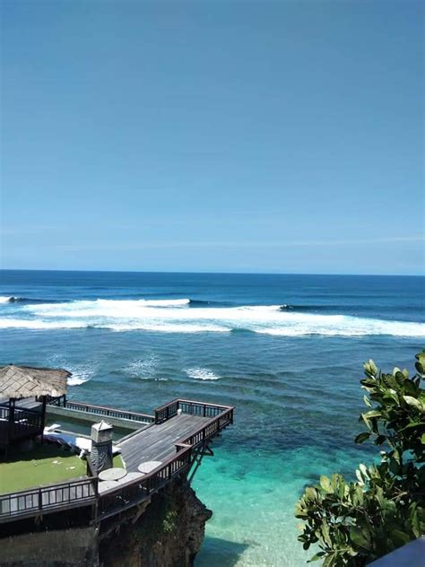 Uluwatu Beach Bali Surf Guides