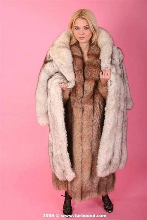 Pin By 𝐿𝓊𝒸𝒾𝑒 𝐹𝑜𝓍 On Hot Furs Fur Coats Women Fur Fur Clothing