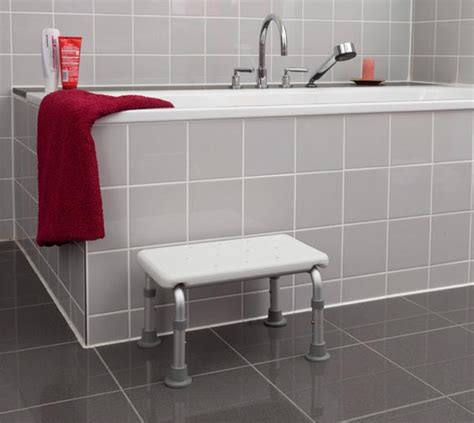 Das festhalten an der einstiegshilfe verschafft stabilität beim einsteigen in die badewanne. Badewannen-Einstiegshilfe | Sanitaetshaus-24.de