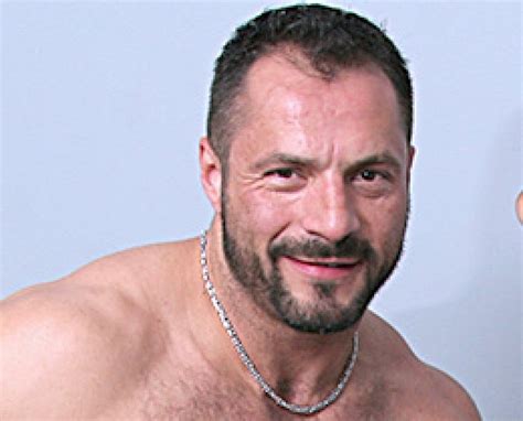 Arpad Miklos un húngaro peludo que triunfó en el porno