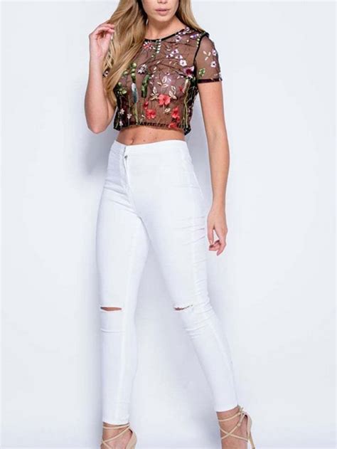 Blusa Corta Con Bordado De Flor Seven Store