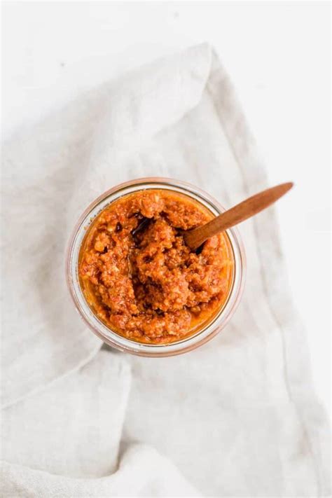 Must contain at least 4 different symbols; Pesto Rosso Rezept - Rotes Pesto (vegan) | Aline Made