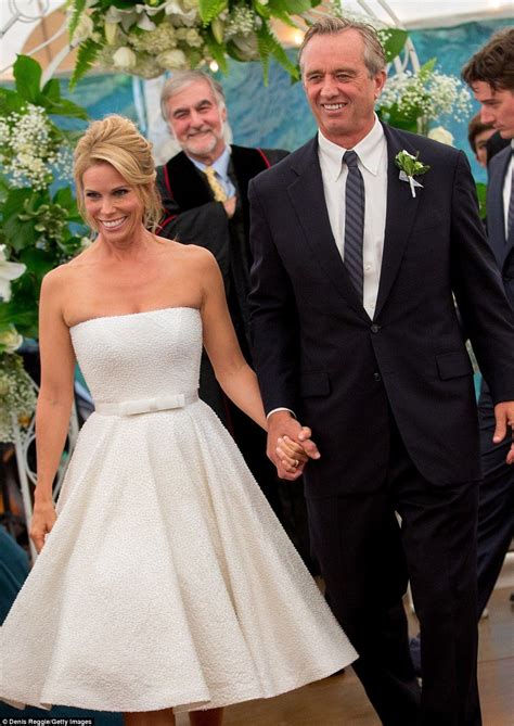Pic Excl First Glimpse At Cheryl Hines And Bobby Kennedy S Wedding Famous Wedding Dresses