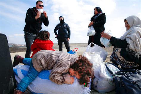 In Pictures Migrant Crisis At Greece S Doorstep Telegraph India