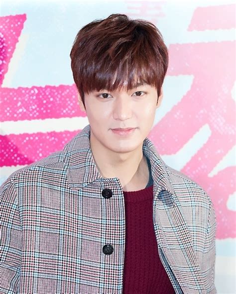 Height6 ft 1½ in or 186 cm. Lee Min-ho (actor) - Wikipedia