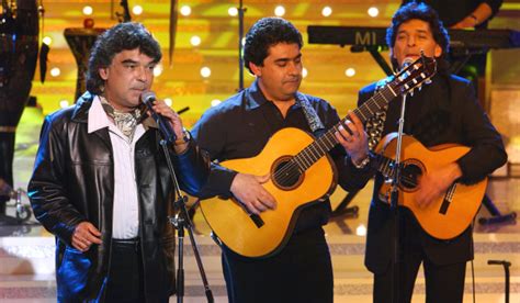 The gipsy kings are a group of musicians from arles and montpellier who perform in spanish with an andalusian accent. Les Gipsy Kings fêtent leur anniversaire à Saratoga ...