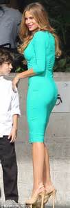 Sofia Vergara Sizzles In Skintight Turquoise Dress As She Plays A Food