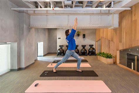 This logo is powered by an elegant simplicity that symbolizes the brand purpose: 전 세계 WeWork 지점에서 이용할 수 있는 독특한 편의시설 11가지