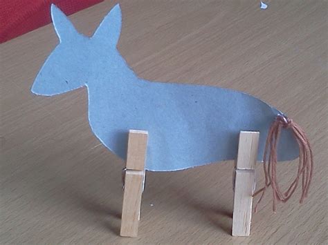 Palm leaf fold and cut craft. Flame: Creative Children's Ministry: Peg Leg Donkeys Palm ...