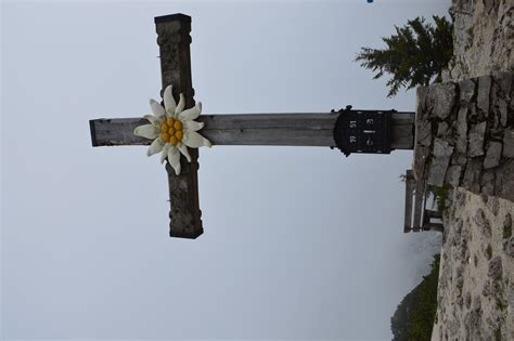 •energieeffizient kfw 40+ •in wirtschaftlicher und ökologischer bauweise gebaut •optisch auf. Kehlstein Haus - Wanderung bei trüben Wetter im Juni - www ...