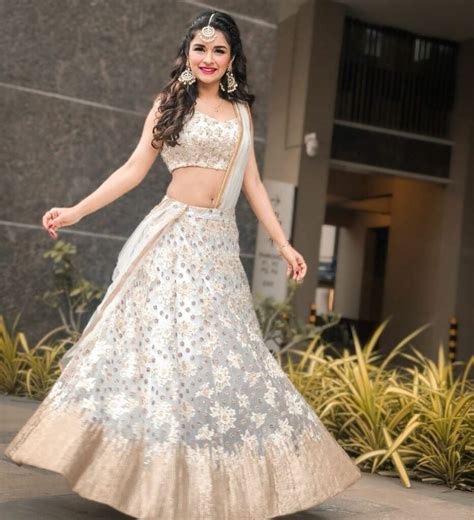 Avneet Kaurs Ethnic Outfits Are Perfect For The Sister Of The Bride