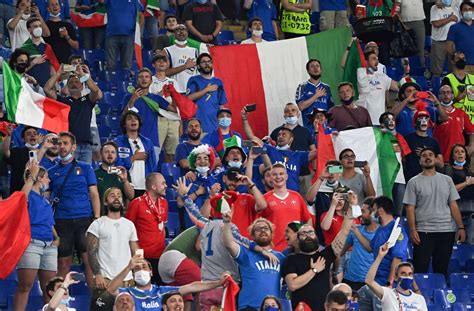 Italien gegen um 21 uhr will österreich den titelfavoriten italien ärgern und entgegen aller wahrscheinlichkeit ins viertelfinale. EM 2021: Reisen unter Corona-Gefahr in der K.o.-Phase ...