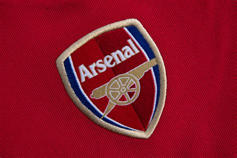 Arsenal Fc Badge Image - 1 - Bukayo saka arsenal fc premiere league epl 