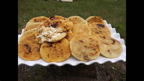 Pupusas De Chicharron Con Quesosalsa Y Curtido Youtube