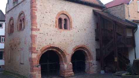 Seligenstadt is one of 13 towns and communities in the offenbach district. Das Romanische Haus, das älteste weltliche Gebäude in ...