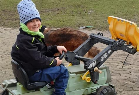 Find the perfect noah bremen stock photos and editorial news pictures from getty images. Dieser Fünfjährige holte bei einem Treckerbrand Hilfe