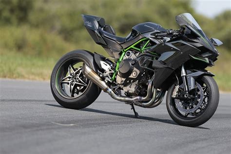 The ninja 300 was discontinued in december 2019 ahead of the april 2020 deadline to meet the bs6 regulations. Spécial accélération : la Kawasaki H2R terrasse ses ...