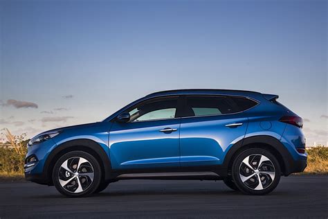 The 2021 hyundai tucson is the right sized suv that's a great fit for any occasion with an impressive balance of style and safety. HYUNDAI Tucson specs & photos - 2016, 2017, 2018 ...