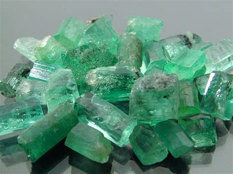 The Crystal Chick Crystal Of The Week Emerald