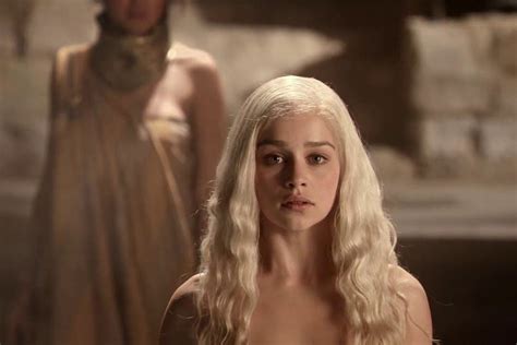 Juego De Tronos Emilia Clarke Achaca Sus Escenas De Desnudo A Presiones Para No Decepcionar