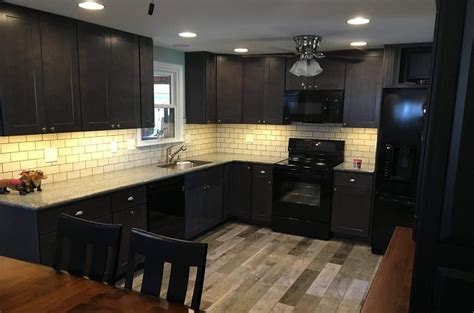 Since its introduction, wolf cabinets have become one of america's most popular cabinet lines, recently named to the top ten list of preferred stock brands by readers of kitchen & bath magazine. Kitchen Cabinet Photo Gallery | Wolf Home Products