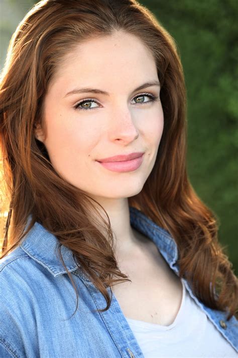 Olivia Grace Applegate Biography And Movies