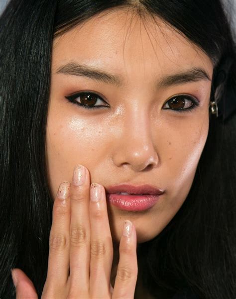 Fashion Week Fall 2015 Hair Makeup And Nail Trends Glamour