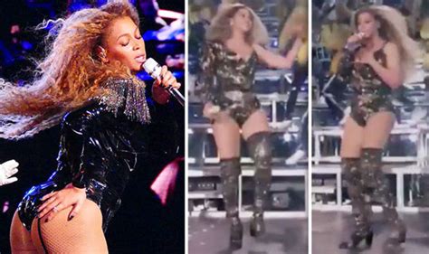 Beyonce Coachella 2018 Star Suffers Wardrobe Malfunction Amid Destiny