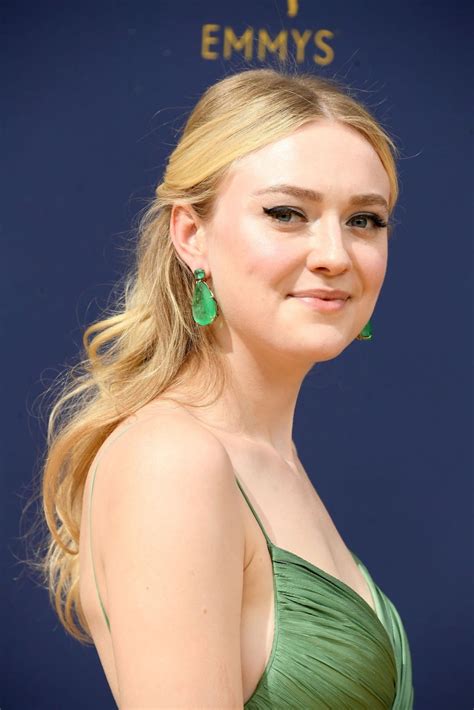 Dakota Fanning is goddess in green at the 2018 Emmys