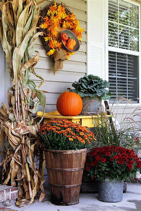 Outdoor Fall Decorations With Farmhouse Style The