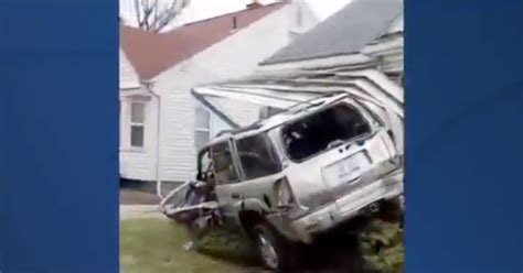 Car Crashes Into Detroit Home Neighbors Call For Speed Bumps