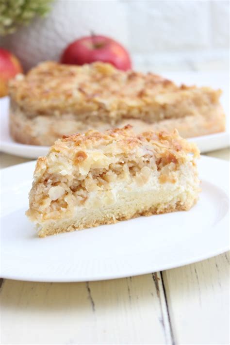 Auch wenn er schon ein paar arbeitsschritte erfordert und sich wohl nicht in die kategorie schneller kuchen einreihen darf, ist er ziemlich einfach zuzubereiten. Apfel-Mandel-Käsekuchen Rezept