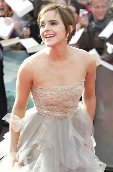 Emma Watson New Look TOP WORLD PIC