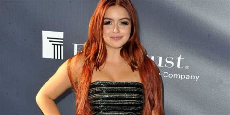 Ariel Winter Shares Double Parrot Pic For Sofia Vergaras Birthday