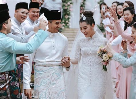 Banyak yang khawatir bahwa penerapannya dapat merusak beberapa keistimewaan yang tertuang dalam konstitusi federal dan melemahkan hak istimewa bagi etnis melayu, yang. Kami tanya 8 orang Melayu-Bumiputera menetap di luar ...