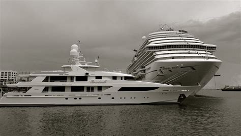 Big Boats In Galveston Harbor Luxury Yacht Boardwalk And Flickr