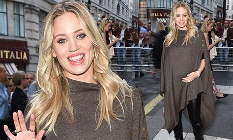 Prgnant Kimberly Wyatt Glows As She Attends Lord Of The Dance Night Daily Mail Online