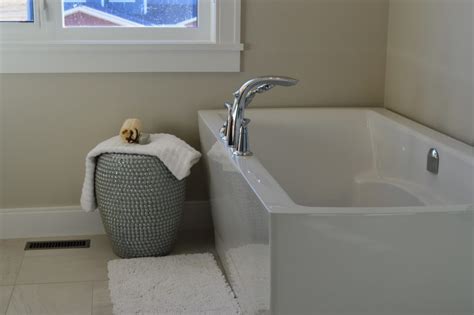 Here's where i'll make a note about the. Bringing Your Bathtub to Life with Epoxy Paint - Addicted ...