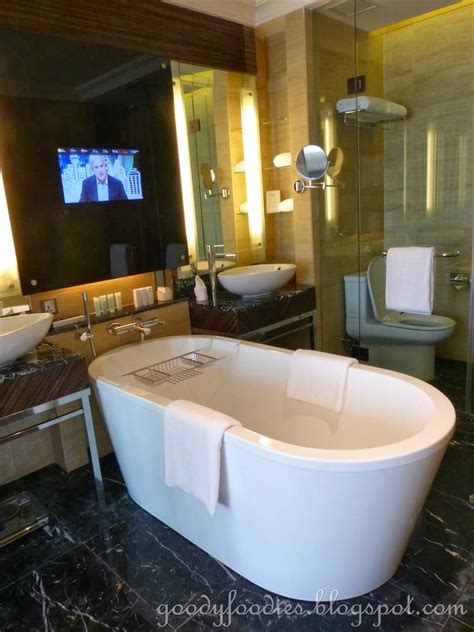 Felt in love with the bedroom i stayed room number 2302 on 23rd floor the bedroom is very gorgeously nice i love the color mood and tone make me… GoodyFoodies: Hotel Review: Junior Suite @ The Majestic ...