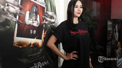 Official teaser the sacred riana movie : Santai Anaknya Tak Segera Menikah, Orangtua Aura Kasih ...